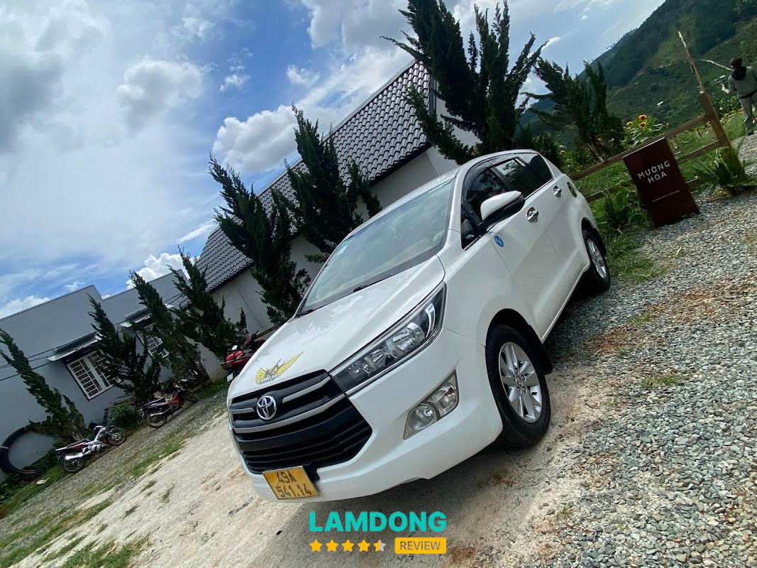 Thuê Xe 7 Chỗ Đà Lạt Holiday – xe sạch đẹp