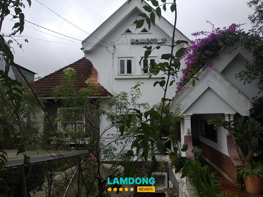Là Nhà Homestay – góc phòng