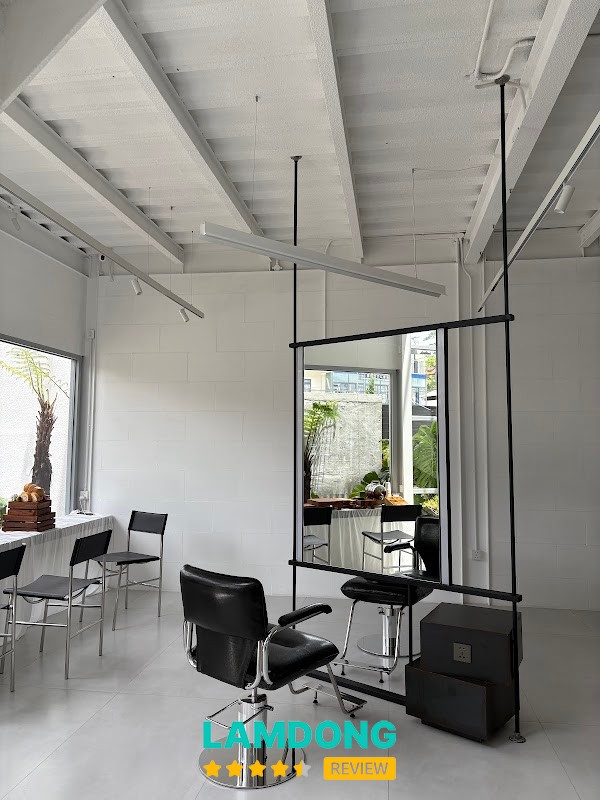 Alin Hair Studio Đà Lạt – salon tối giản hiện đại