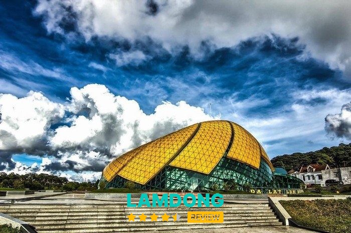 Quảng trường Lâm Viên – không gian rộng bên hồ Xuân Hương
