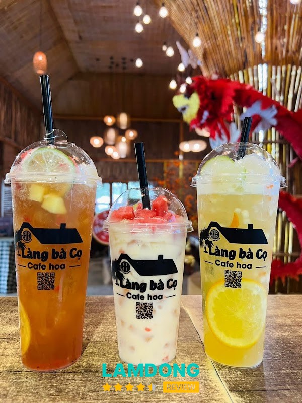 Cafe Hoa Làng Bà Cọ – khuôn viên rộng rãi