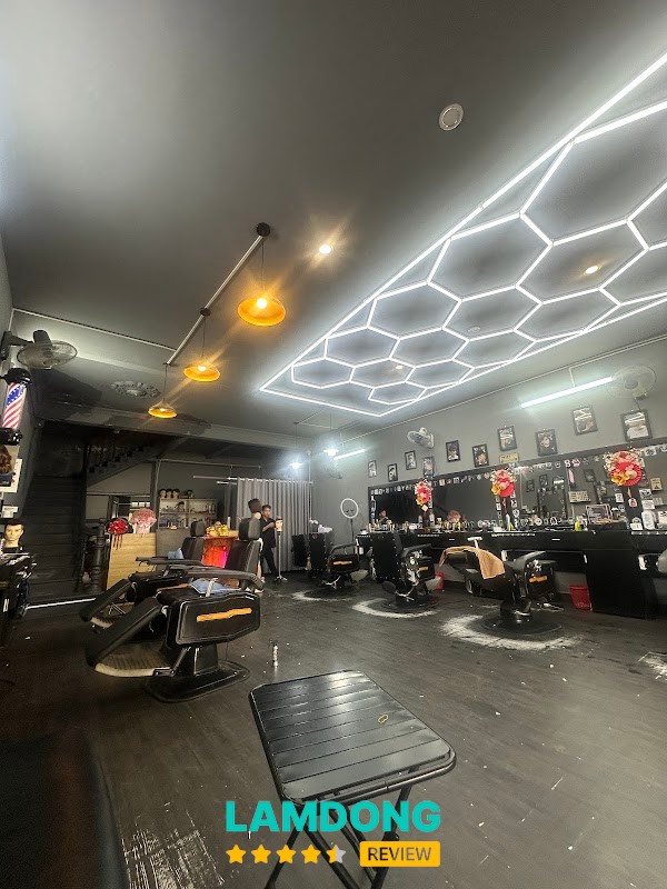 SKY BARBER SHOP – không gian barber