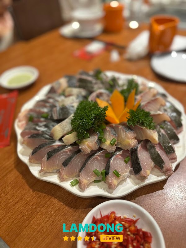 Lẩu cá Tầm Hoàng Gia – không gian nhà hàng