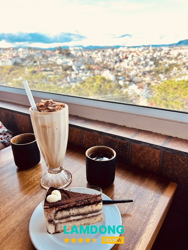 Dalat Golf Cafe – view toàn cảnh thành phố